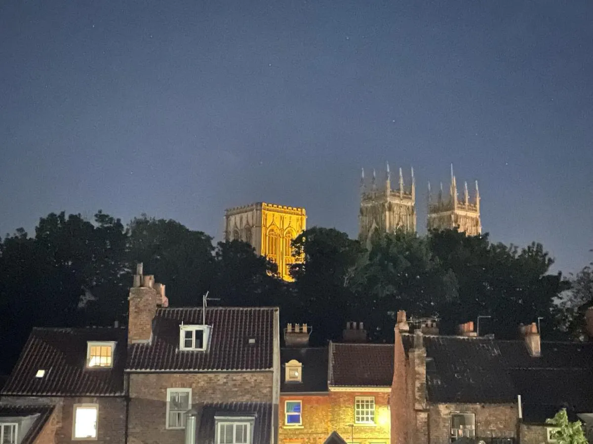 The Quadrant - The Garret Apartman York